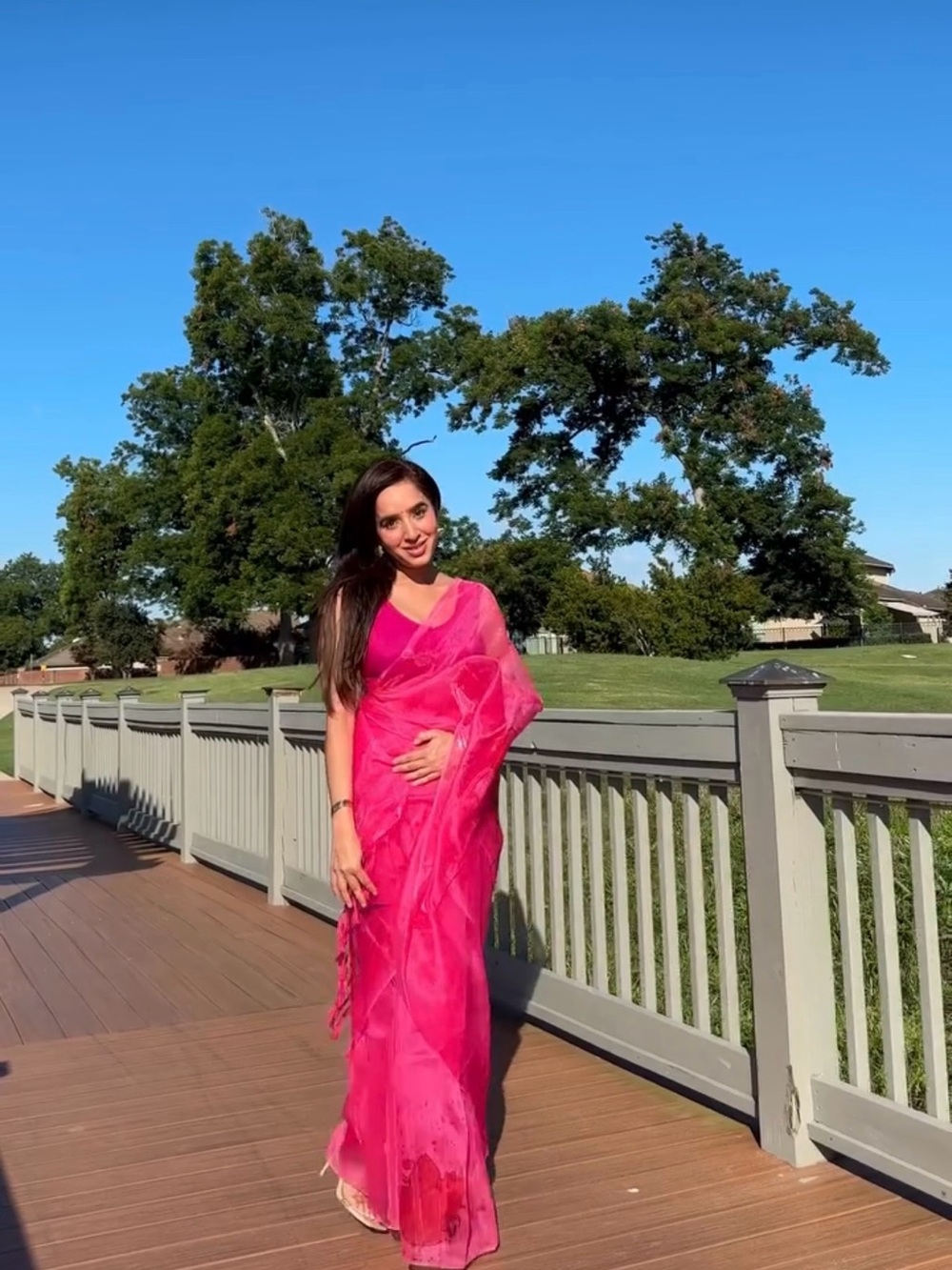 Elegant Pink Women's Saree - Classic Ethnic Draped Saree